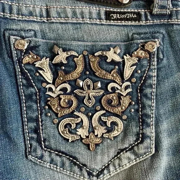 NWT Miss Me Cuffed Capri Jeans Jeweled Sz 27 - Picture 3 of 9